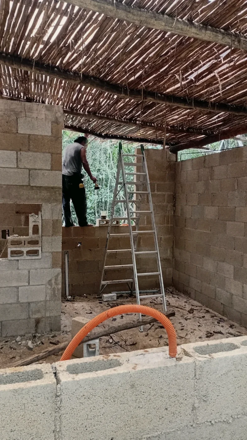Los muros de bloque, subiendo